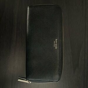 Kate Spade Zip around wallet